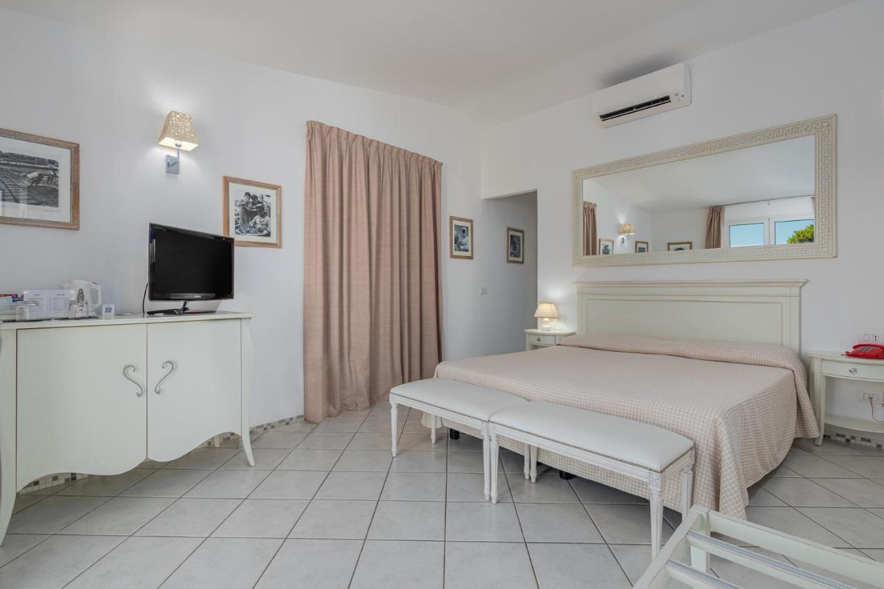Deluxe Double or Twin Room Sea View Garden Sunbeds,1739380900:JPEG