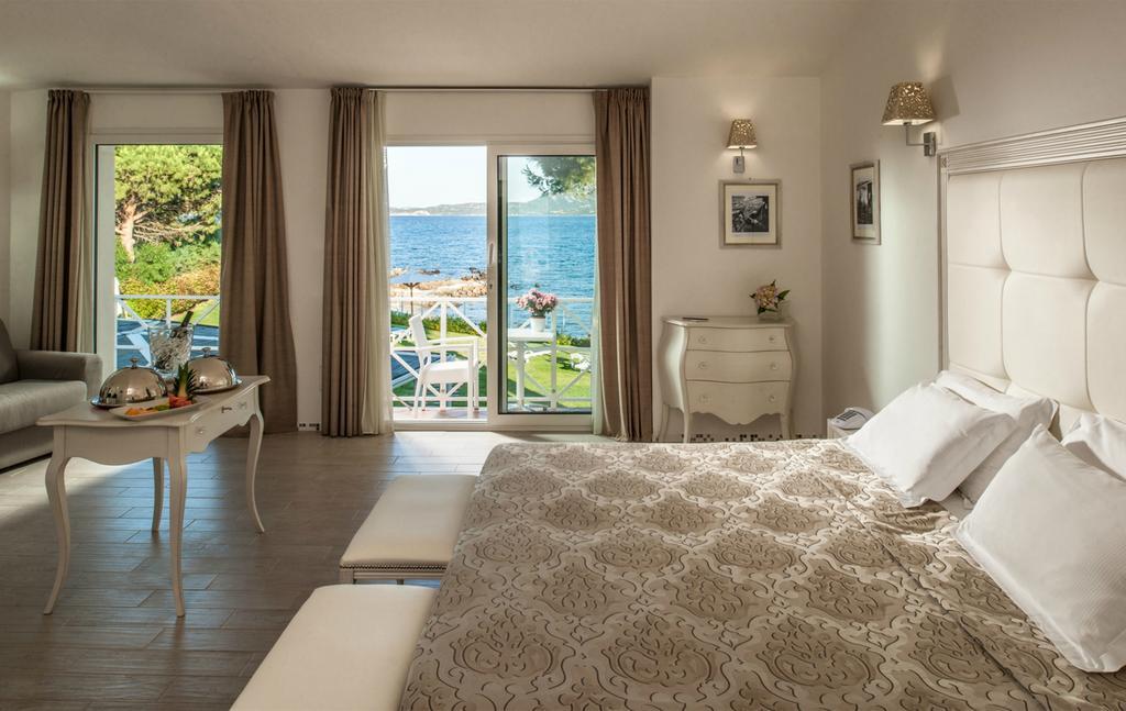 Suite Junior Wonder avec vue sur mer - Chaises longues de plage